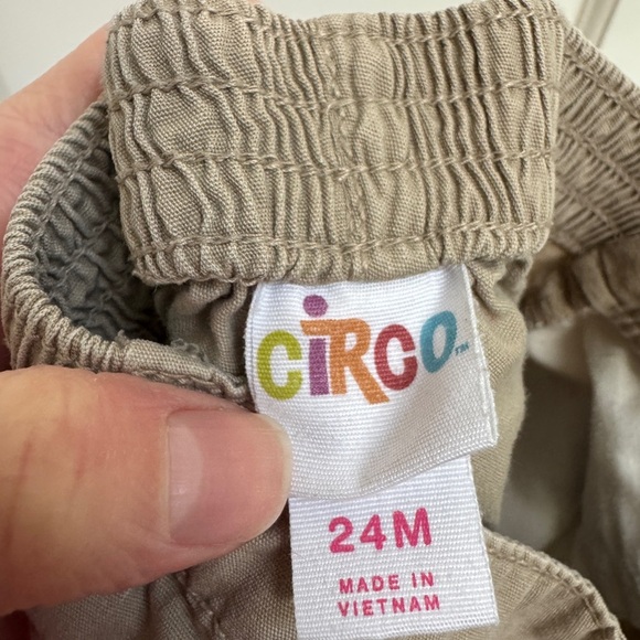 Circo 24M Girls Tan/Khaki and Pink Shorts with Floral Button - Picture 5 of 5